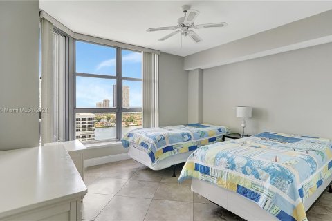 Condo in Aventura, Florida, 2 bedrooms  № 1221751 - photo 23