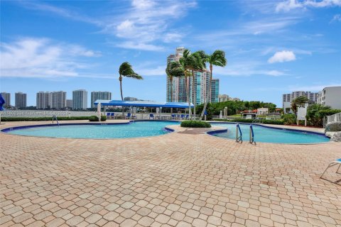 Condo in Aventura, Florida, 2 bedrooms  № 1221751 - photo 28