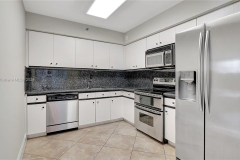 Condo in Aventura, Florida, 2 bedrooms  № 1221751 - photo 14