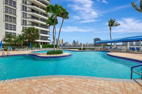 Condominio en venta en Aventura, Florida, 2 dormitorios, 101.36 m2 № 1221751 - foto 29