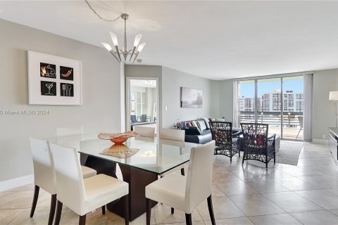 Condo in Aventura, Florida, 2 bedrooms  № 1221751 - photo 11