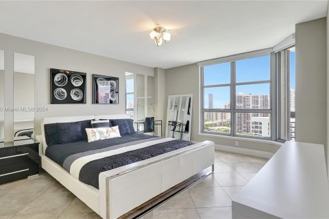 Condominio en venta en Aventura, Florida, 2 dormitorios, 101.36 m2 № 1221751 - foto 16