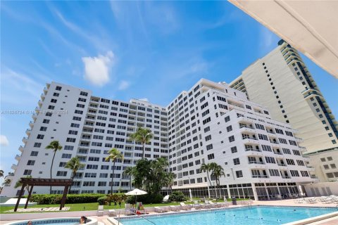 Copropriété à vendre à Miami Beach, Floride: 1 chambre, 97.18 m2 № 1281259 - photo 1