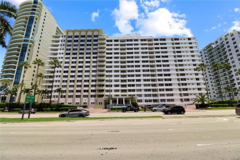 Condo in Miami Beach, Florida, 1 bedroom  № 1281259 - photo 3