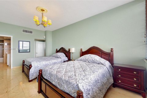 Condo in Miami Beach, Florida, 1 bedroom  № 1281259 - photo 15