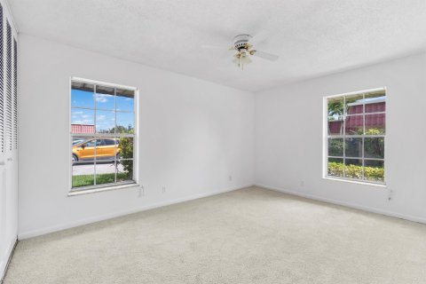 Villa ou maison à vendre à Lake Worth, Floride: 2 chambres, 101.08 m2 № 804742 - photo 13