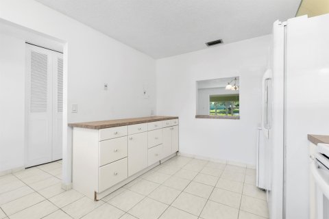 Villa ou maison à vendre à Lake Worth, Floride: 2 chambres, 101.08 m2 № 804742 - photo 23