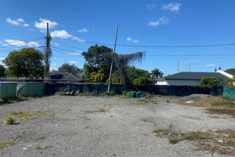 Propiedad comercial en venta en Miami, Florida № 303630 - foto 6