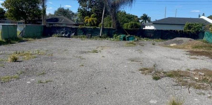 Commercial property in Miami, Florida № 303630