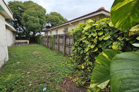 House in Fort Lauderdale, Florida 6 bedrooms, 173.36 sq.m. № 1177632 - photo 17