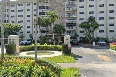 Condominio en venta en Miami, Florida, 3 dormitorios, 178.84 m2 № 1232323 - foto 1