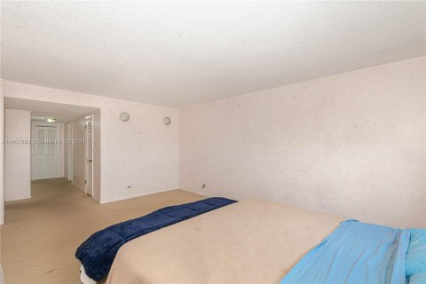 Condo in Miami, Florida, 3 bedrooms  № 1232323 - photo 25