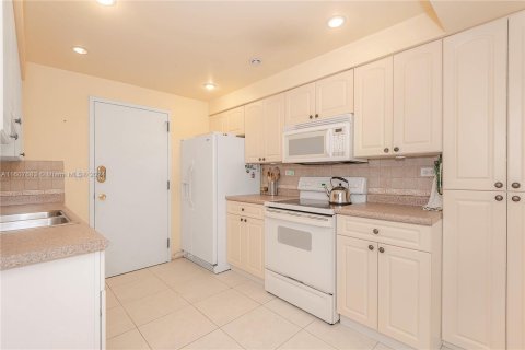 Condo in Miami, Florida, 3 bedrooms  № 1232323 - photo 10