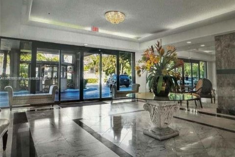 Condominio en venta en Miami, Florida, 3 dormitorios, 178.84 m2 № 1232323 - foto 2