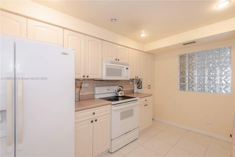 Condominio en venta en Miami, Florida, 3 dormitorios, 178.84 m2 № 1232323 - foto 11