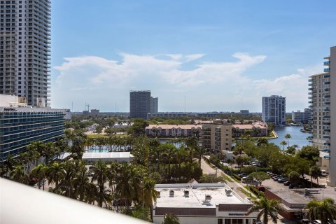 Copropriété à vendre à Hollywood, Floride: 2 chambres, 109.25 m2 № 1221988 - photo 21