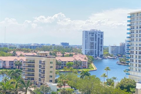 Copropriété à vendre à Hollywood, Floride: 2 chambres, 109.25 m2 № 1221988 - photo 2