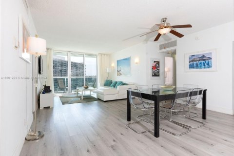 Condo in Hollywood, Florida, 2 bedrooms  № 1221988 - photo 3