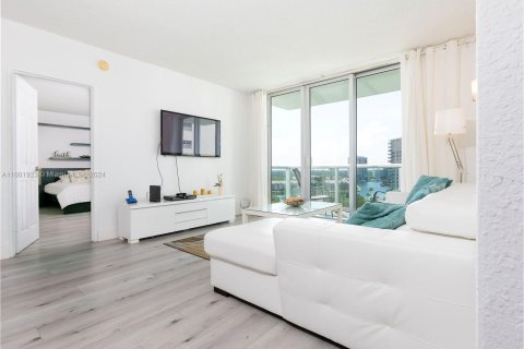 Condo in Hollywood, Florida, 2 bedrooms  № 1221988 - photo 5