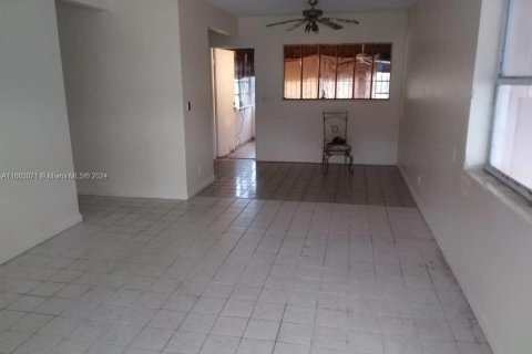 House in West Palm Beach, Florida 3 bedrooms, 115.38 sq.m. № 1221950 - photo 17