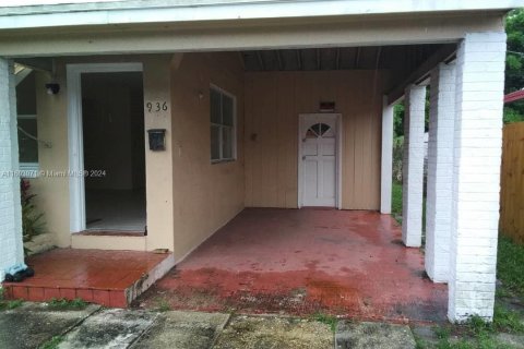 House in West Palm Beach, Florida 3 bedrooms, 115.38 sq.m. № 1221950 - photo 13