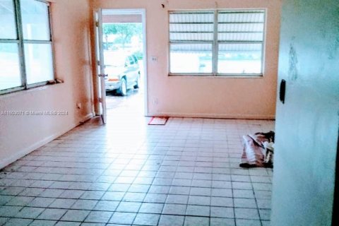 House in West Palm Beach, Florida 3 bedrooms, 115.38 sq.m. № 1221950 - photo 6