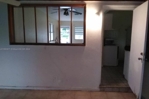 House in West Palm Beach, Florida 3 bedrooms, 115.38 sq.m. № 1221950 - photo 15