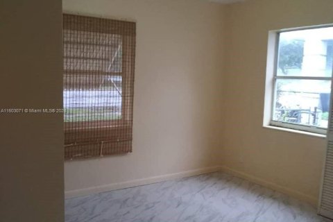 House in West Palm Beach, Florida 3 bedrooms, 115.38 sq.m. № 1221950 - photo 11