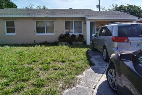 House in West Palm Beach, Florida 3 bedrooms, 115.38 sq.m. № 1221950 - photo 21