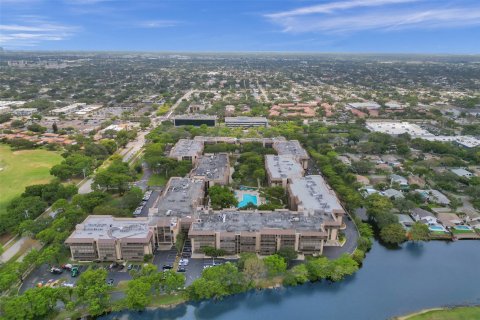 Condo in Hollywood, Florida, 2 bedrooms  № 1224589 - photo 13