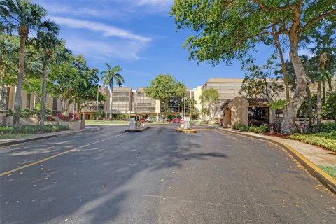 Condo in Hollywood, Florida, 2 bedrooms  № 1224589 - photo 20