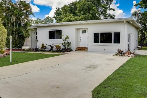 Villa ou maison à vendre à West Palm Beach, Floride: 4 chambres, 134.24 m2 № 1389769 - photo 1