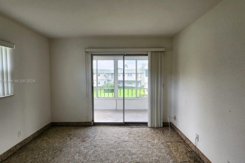 Condo in Delray Beach, Florida, 2 bedrooms  № 1383143 - photo 12