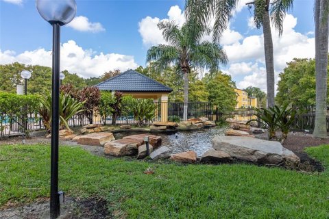 Condo in Orlando, Florida, 2 bedrooms  № 1383677 - photo 29