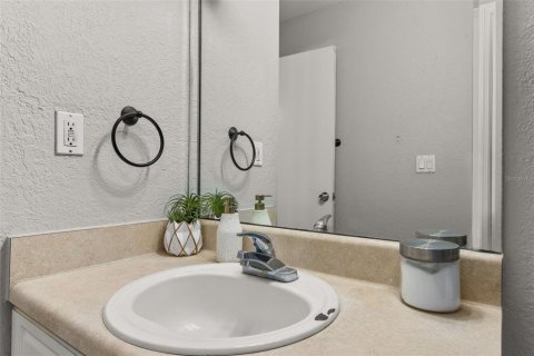 Condo in Orlando, Florida, 2 bedrooms  № 1383677 - photo 24