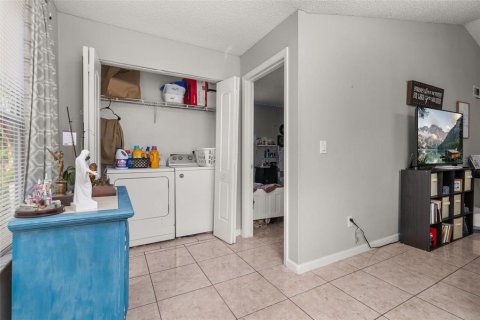 Condo in Orlando, Florida, 2 bedrooms  № 1383677 - photo 9