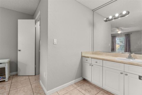 Condo in Orlando, Florida, 2 bedrooms  № 1383677 - photo 22