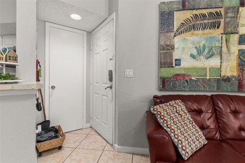 Condo in Orlando, Florida, 2 bedrooms  № 1383677 - photo 4