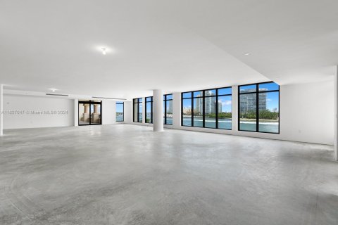 Condominio en venta en Miami Beach, Florida, 7 dormitorios, 912.86 m2 № 1280945 - foto 8