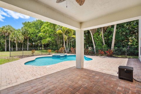 House in West Palm Beach, Florida 6 bedrooms, 436.92 sq.m. № 1221573 - photo 9