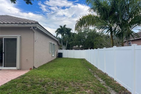 Casa en venta en Pembroke Pines, Florida, 4 dormitorios, 226.96 m2 № 1221575 - foto 1