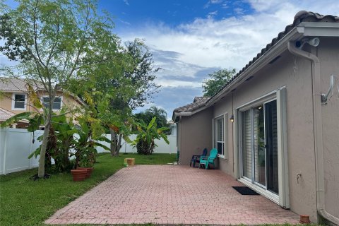 House in Pembroke Pines, Florida 4 bedrooms, 226.96 sq.m. № 1221575 - photo 27