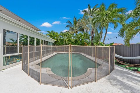 Casa en venta en Miami, Florida, 4 dormitorios, 253.9 m2 № 1375901 - foto 25