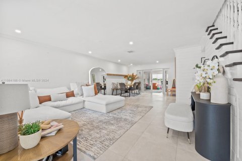 Casa en venta en Miami, Florida, 4 dormitorios, 253.9 m2 № 1375901 - foto 6