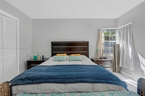 Villa ou maison à vendre à Oakland Park, Floride: 4 chambres, 125.23 m2 № 911030 - photo 21