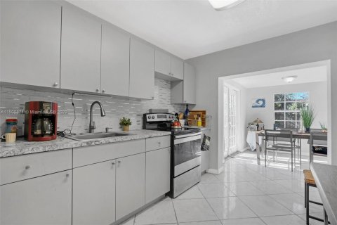 Villa ou maison à vendre à Oakland Park, Floride: 4 chambres, 125.23 m2 № 911030 - photo 27