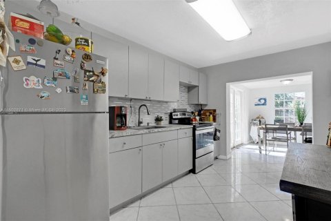 Casa en venta en Oakland Park, Florida, 4 dormitorios, 125.23 m2 № 911030 - foto 28