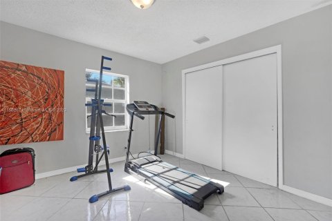Casa en venta en Oakland Park, Florida, 4 dormitorios, 125.23 m2 № 911030 - foto 24