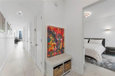 Condo in Miami Beach, Florida, 1 bedroom  № 981378 - photo 3