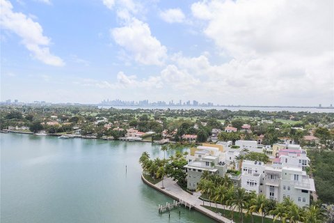 Condo in Miami Beach, Florida, 1 bedroom  № 981378 - photo 29